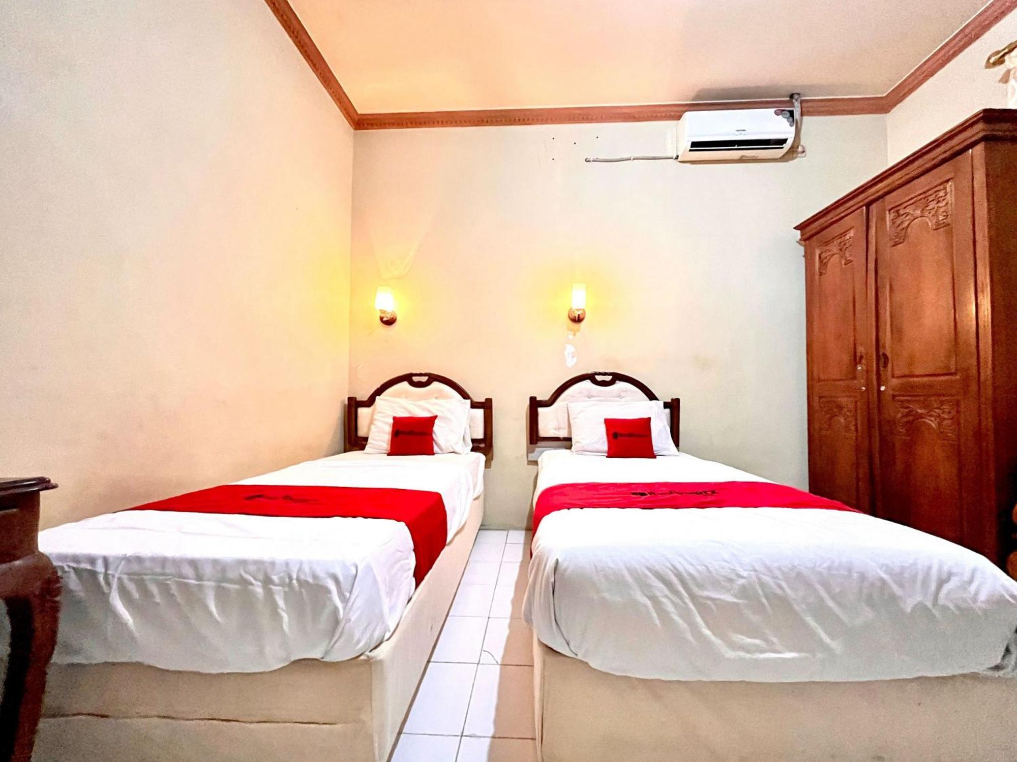 Reddoorz At Hotel Madani Syariah Lempuyangan Yogyakarta Exterior photo